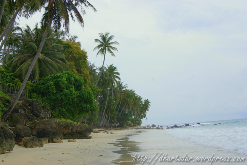 Download this Sumur Tiga Beach picture